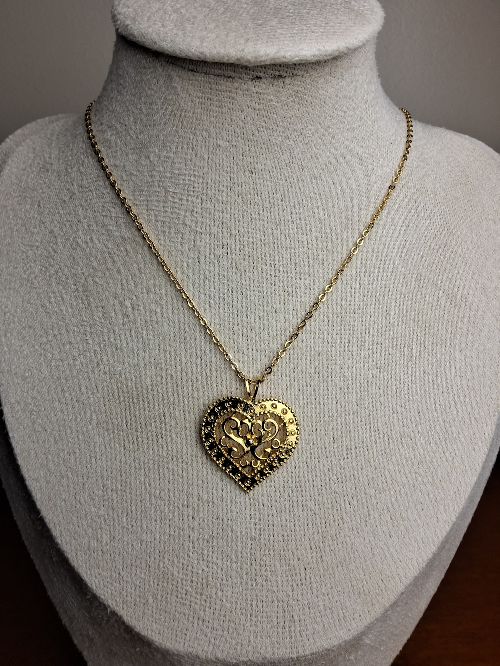 Gold Heart Filigree Pendant Necklace - Women's Jewelry